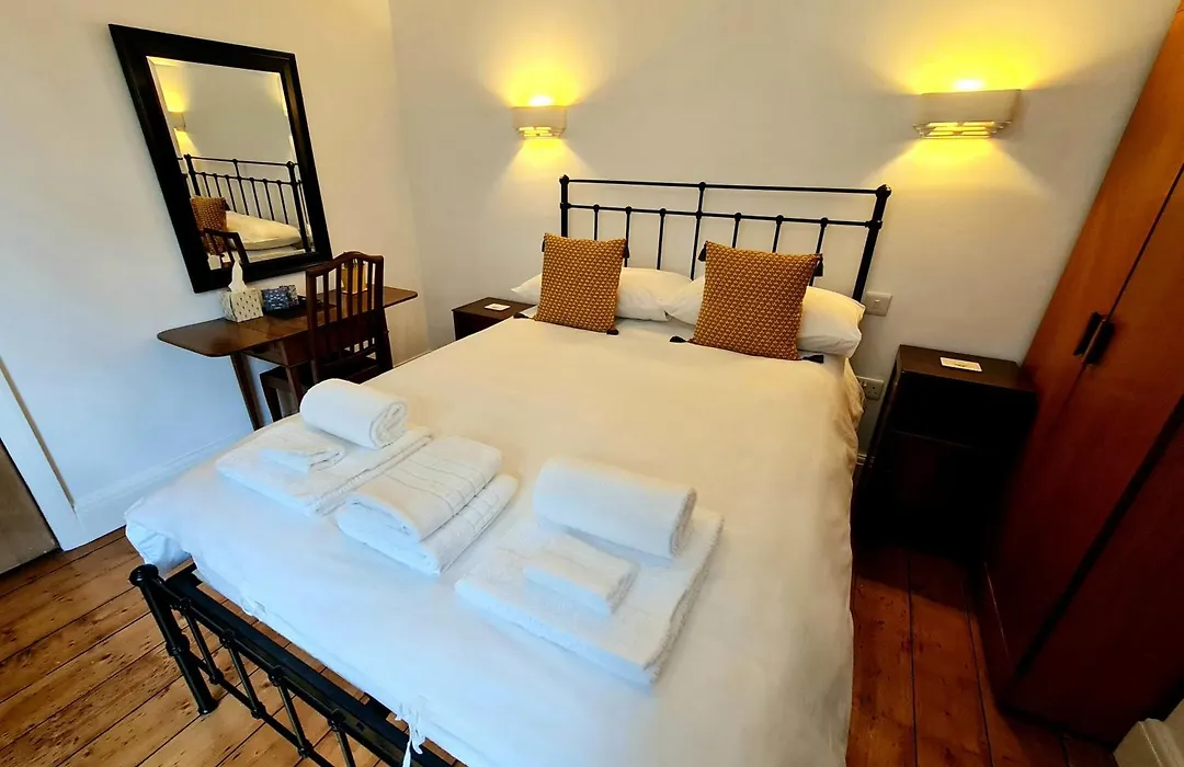 Newberry Wood Guesthouse-1